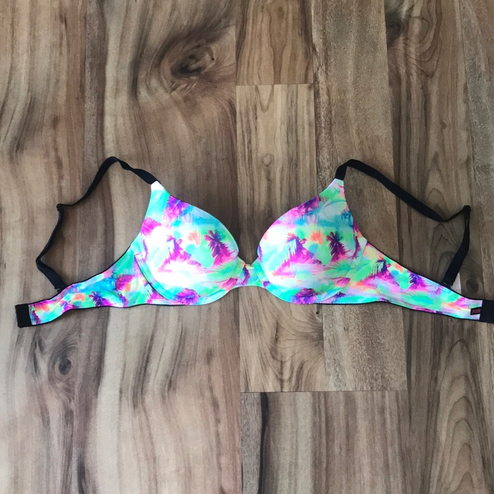 Victoria Secrets Push Up Bra